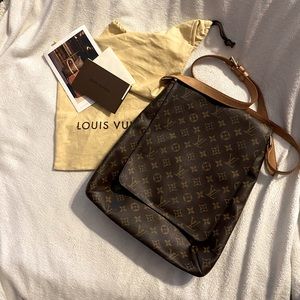 Louis Vuitton MONOGRAM CANVAS MUSETTE GM